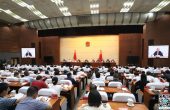 阮成发在第十三届省人民政府第六次全体会议...